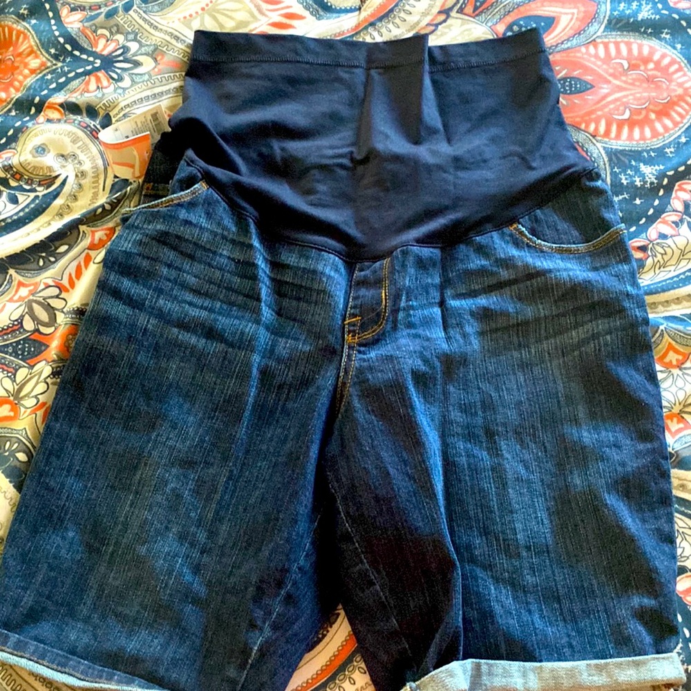 Maternity jeans. Maternity denim jeans. Under the belly jeans. Over belly jeans.